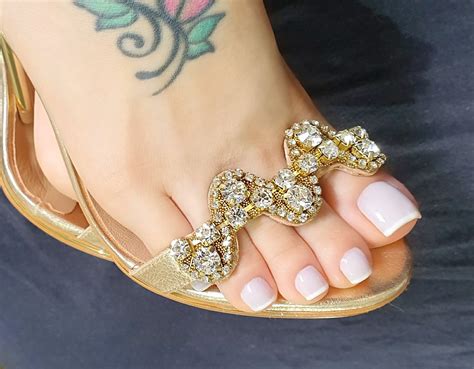 Loira Feet (@feetloira) .